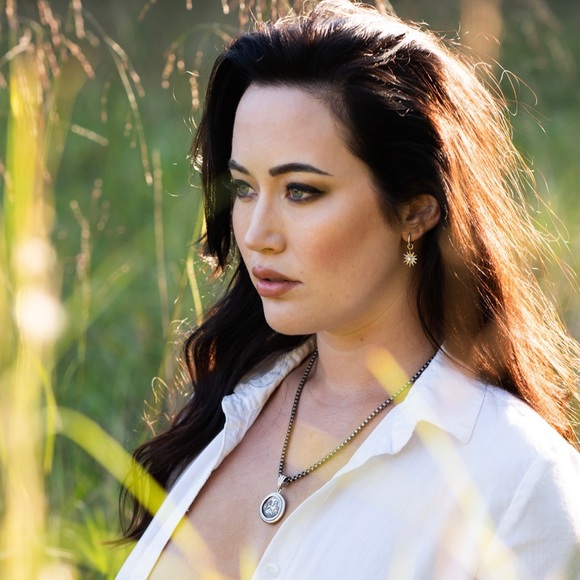 Hello! This is your posher Holly. - Picture 2 of 4